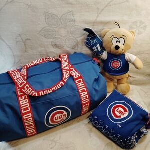 Chicago Cubs Blue Duffel Bag,Cubs Scarf And Bear in Cubs Logo Tshirt